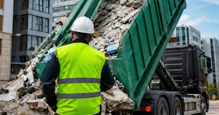 Вывоз строительного мусора в Костомукше: услуги лицензированной компании — ПроМусор